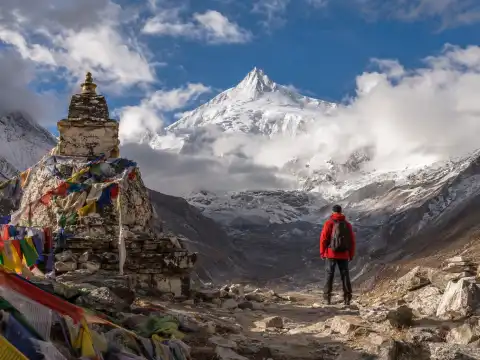 Can I Do the Manaslu Circuit Without a Guide?