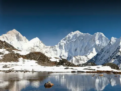 Kanchenjunga vs Makalu Base Camp